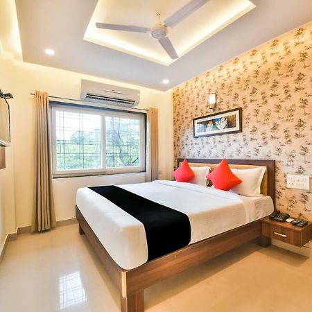 Hotel Golden Feather Udajpur Zewnętrze zdjęcie