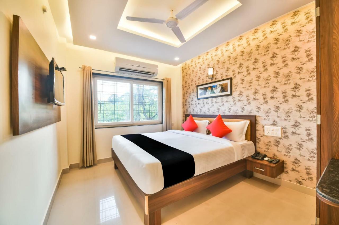 Hotel Golden Feather Udajpur Zewnętrze zdjęcie