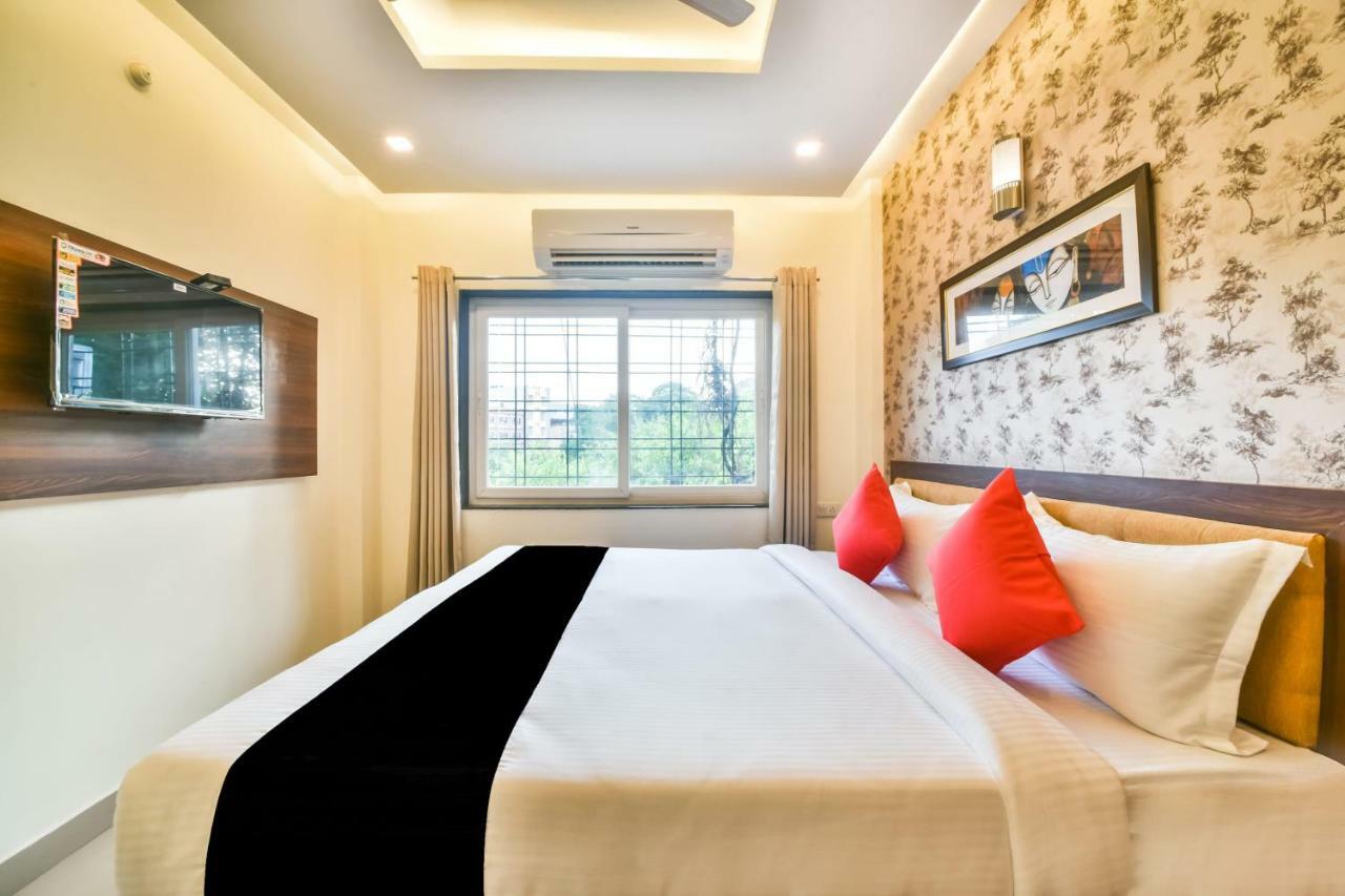 Hotel Golden Feather Udajpur Zewnętrze zdjęcie