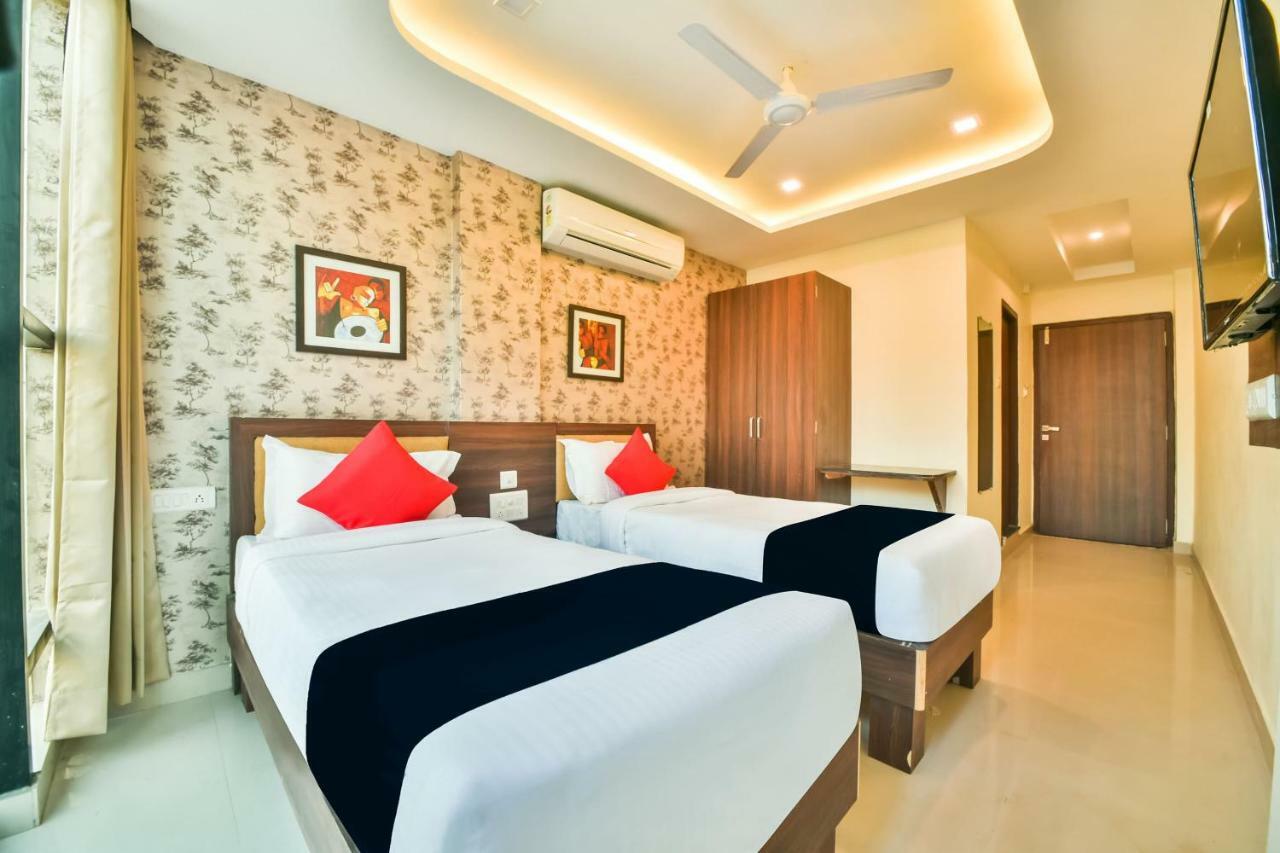 Hotel Golden Feather Udajpur Zewnętrze zdjęcie