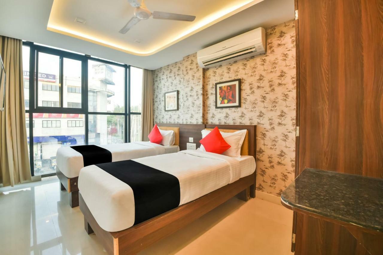Hotel Golden Feather Udajpur Zewnętrze zdjęcie