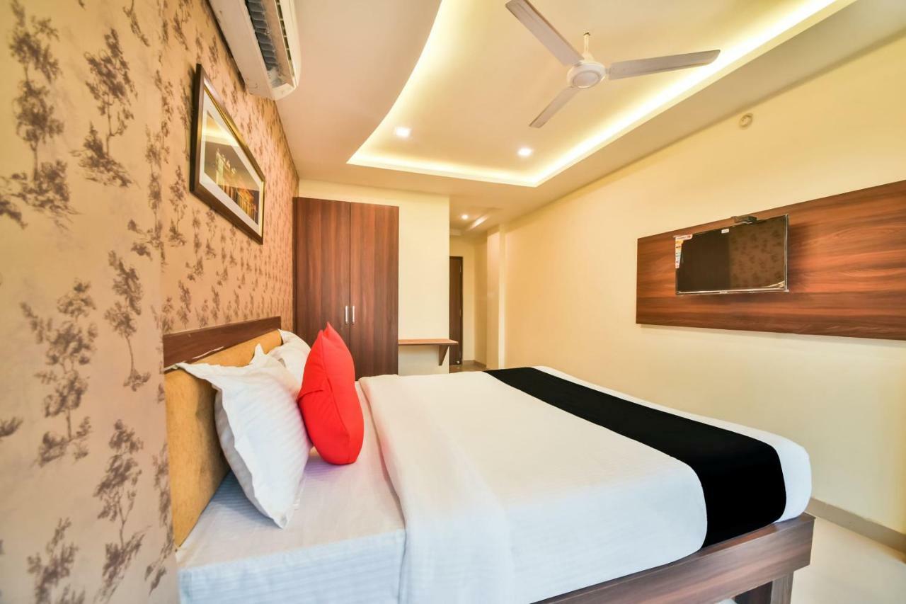 Hotel Golden Feather Udajpur Zewnętrze zdjęcie