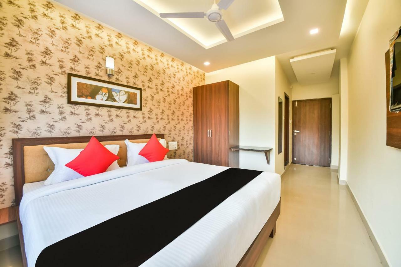 Hotel Golden Feather Udajpur Zewnętrze zdjęcie