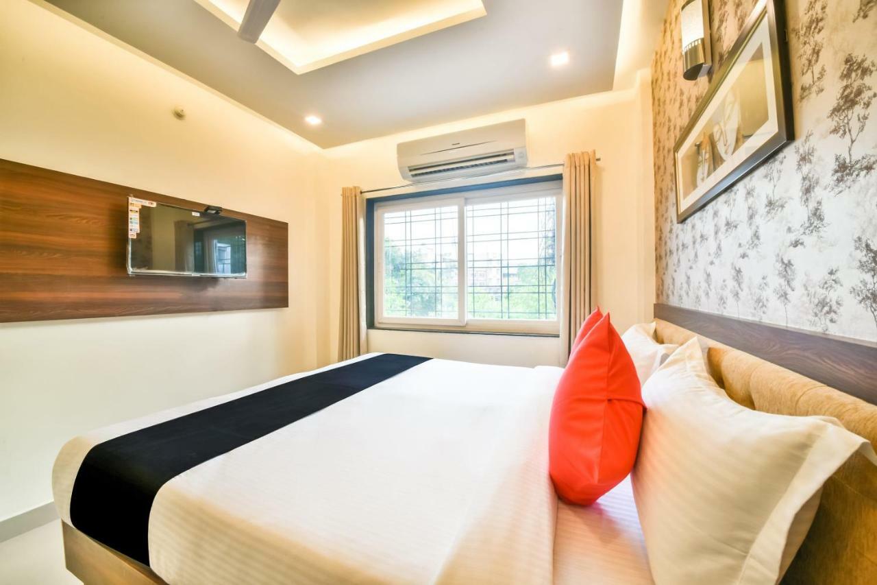 Hotel Golden Feather Udajpur Zewnętrze zdjęcie