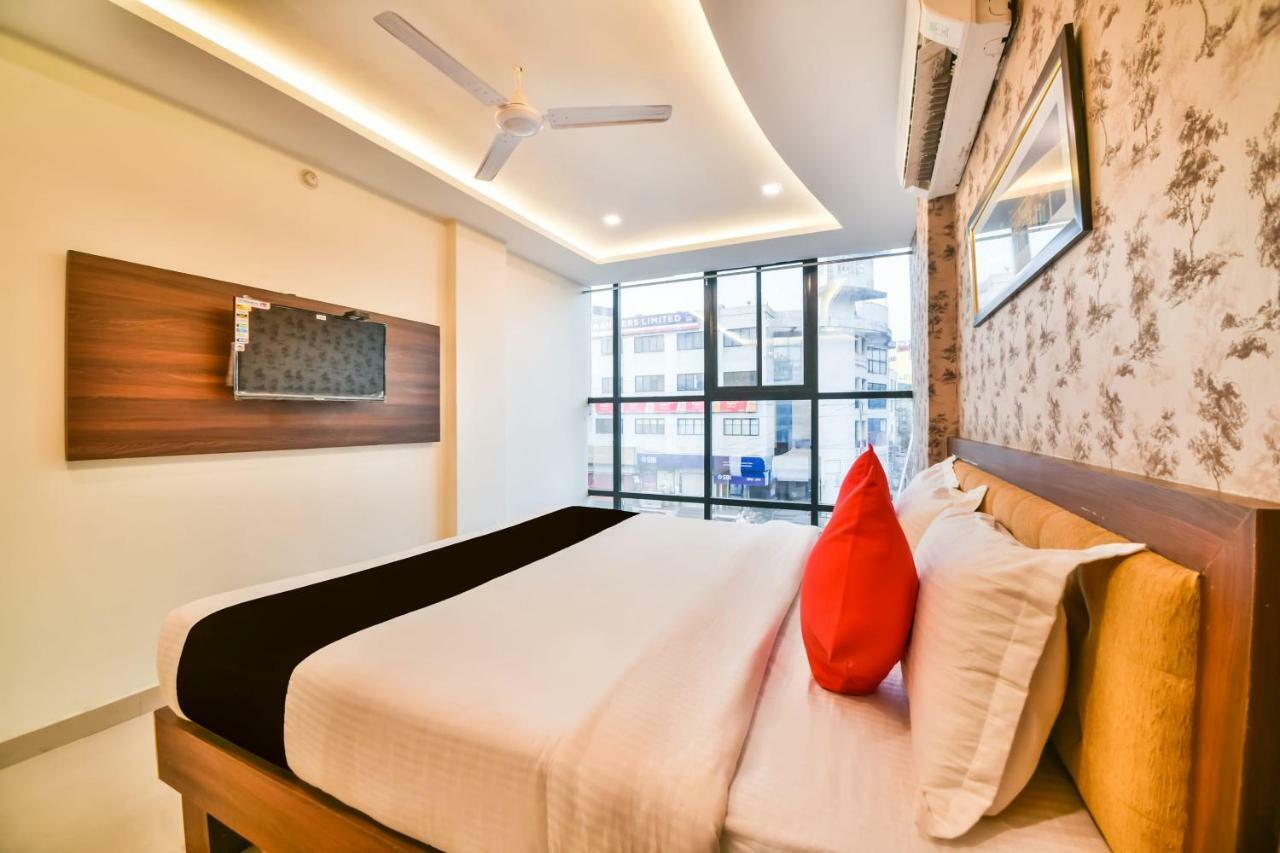 Hotel Golden Feather Udajpur Zewnętrze zdjęcie