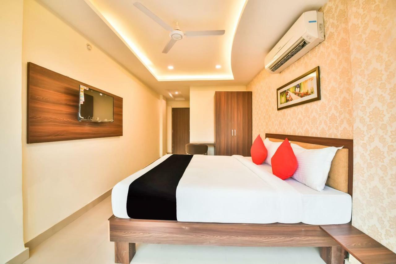 Hotel Golden Feather Udajpur Zewnętrze zdjęcie