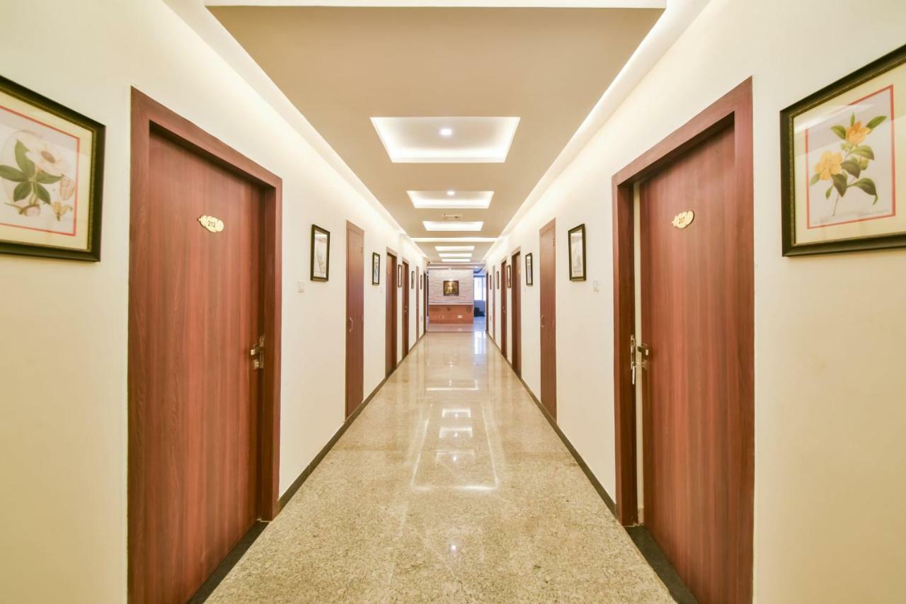 Hotel Golden Feather Udajpur Zewnętrze zdjęcie