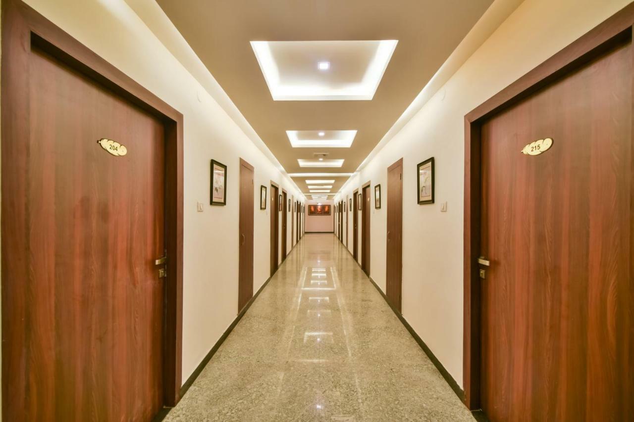 Hotel Golden Feather Udajpur Zewnętrze zdjęcie
