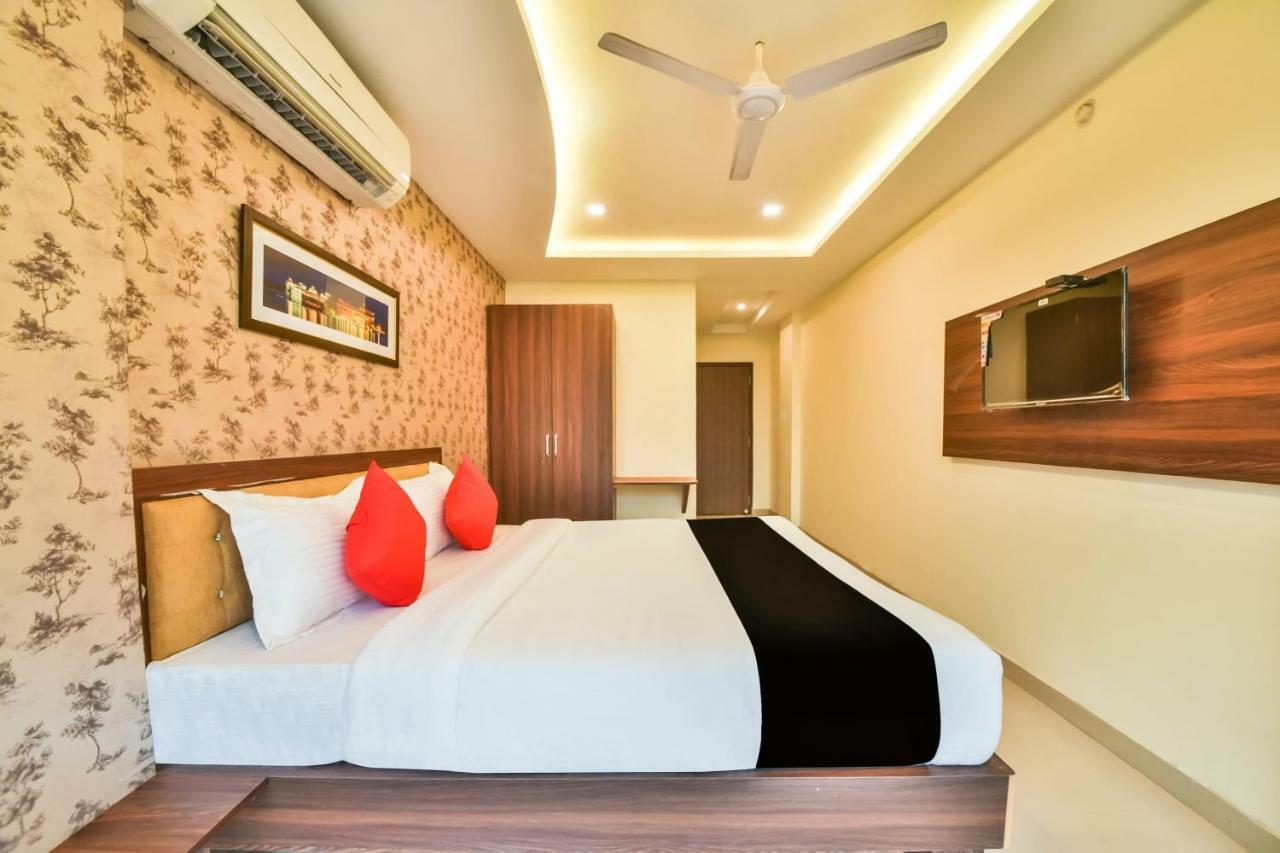 Hotel Golden Feather Udajpur Zewnętrze zdjęcie