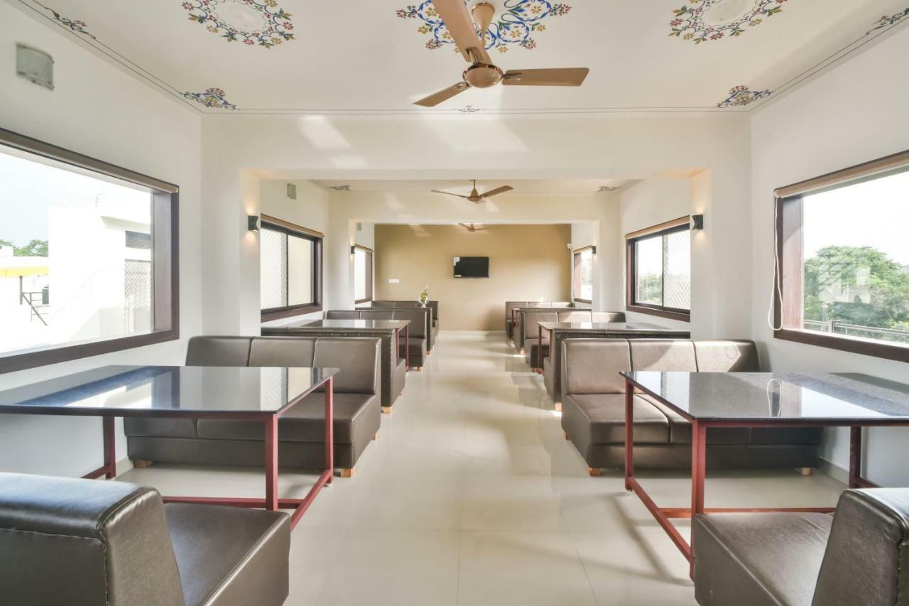 Hotel Golden Feather Udajpur Zewnętrze zdjęcie