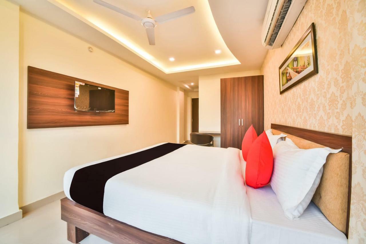 Hotel Golden Feather Udajpur Zewnętrze zdjęcie