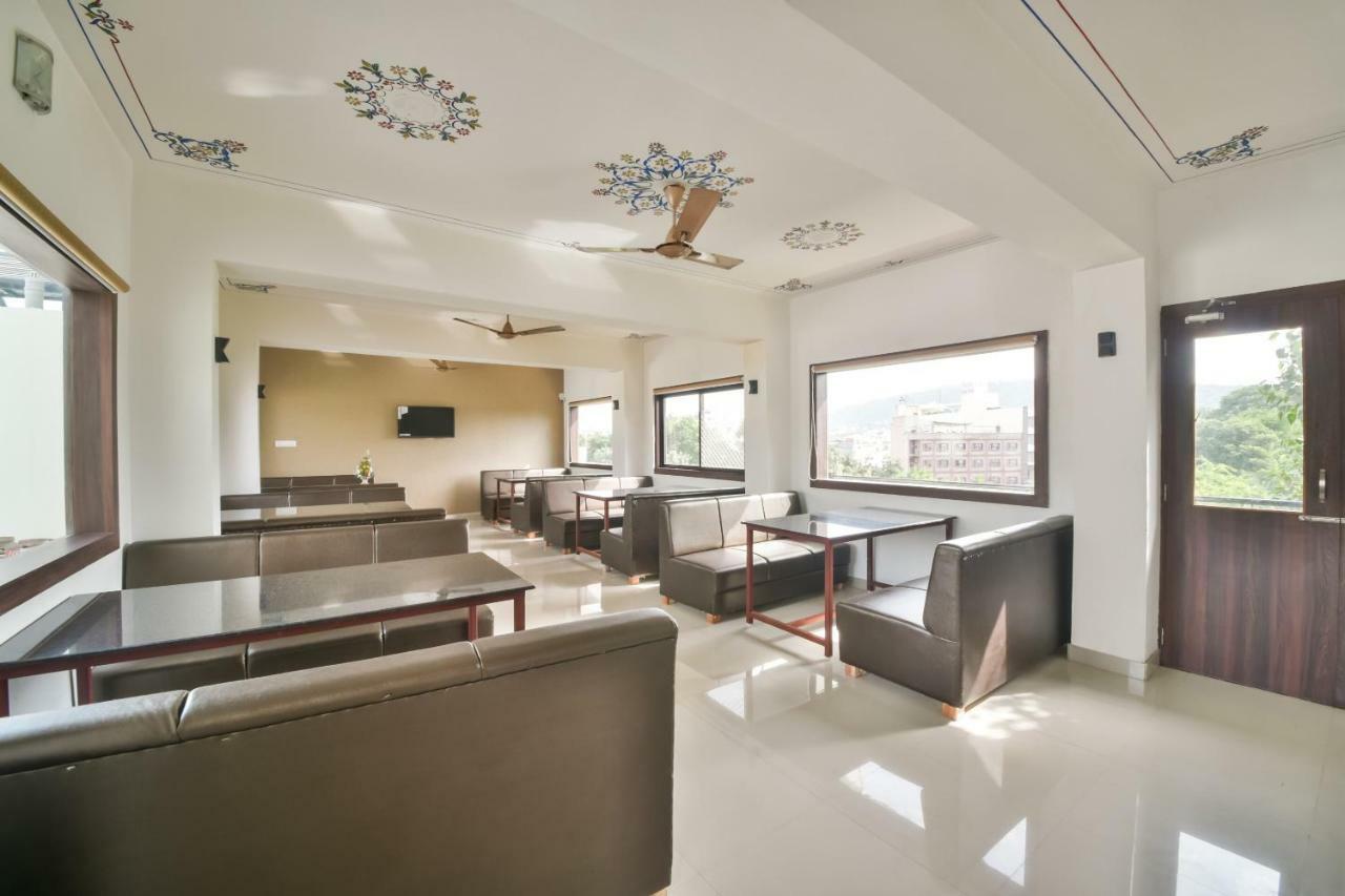 Hotel Golden Feather Udajpur Zewnętrze zdjęcie