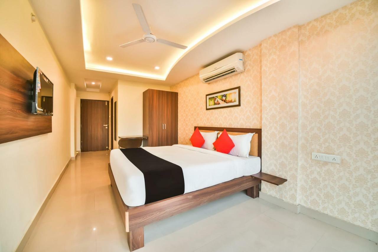 Hotel Golden Feather Udajpur Zewnętrze zdjęcie