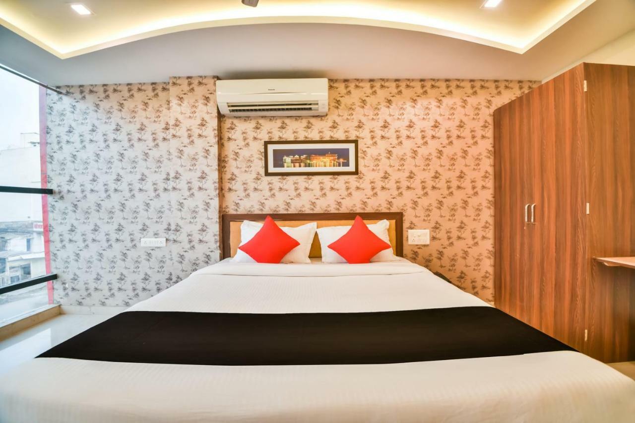 Hotel Golden Feather Udajpur Zewnętrze zdjęcie