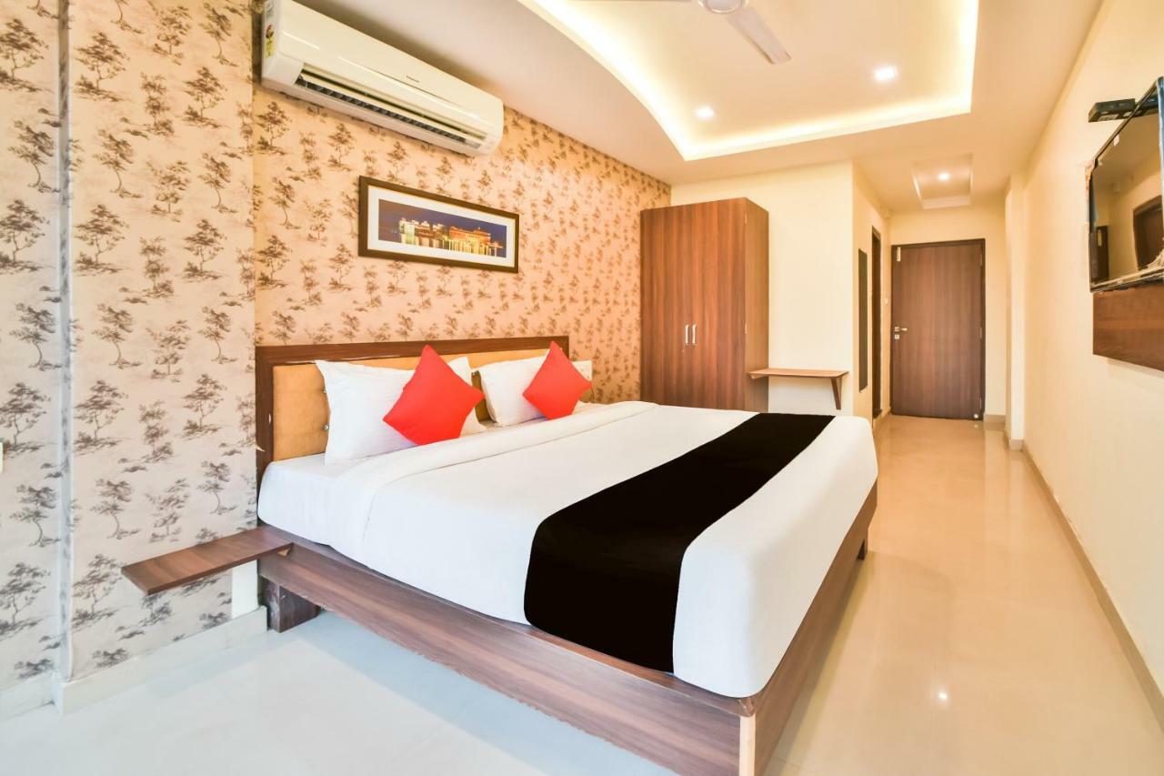 Hotel Golden Feather Udajpur Zewnętrze zdjęcie